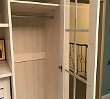 Шкаф трехдверный Бейли со стеклянными дверями
