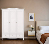 Шкаф трехдверный Majessa