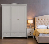 Шкаф трехдверный Majessa