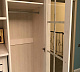 Шкаф трехдверный Бейли со стеклянными дверями и полками